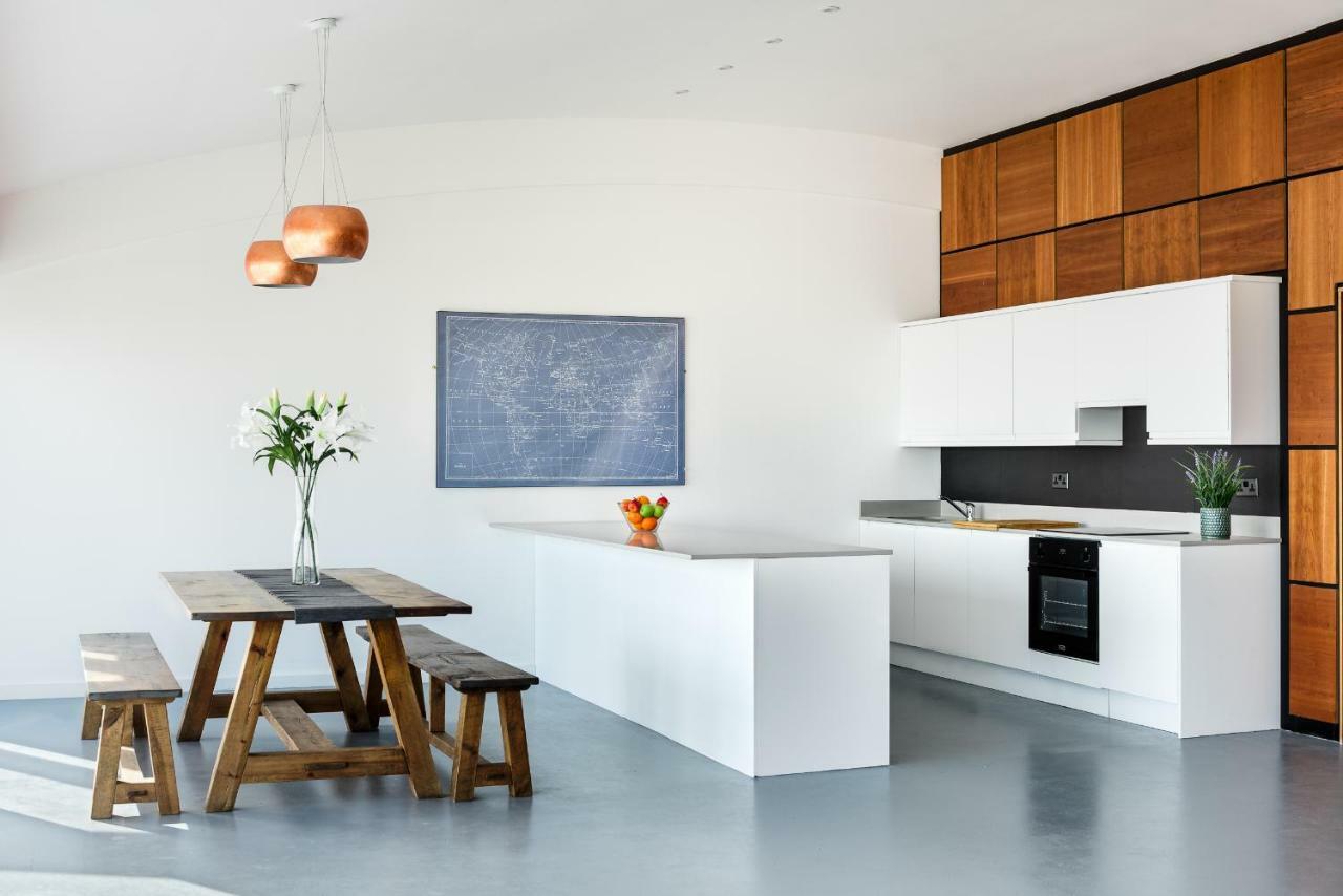 Amazing Beach Apartment Lancing Bagian luar foto